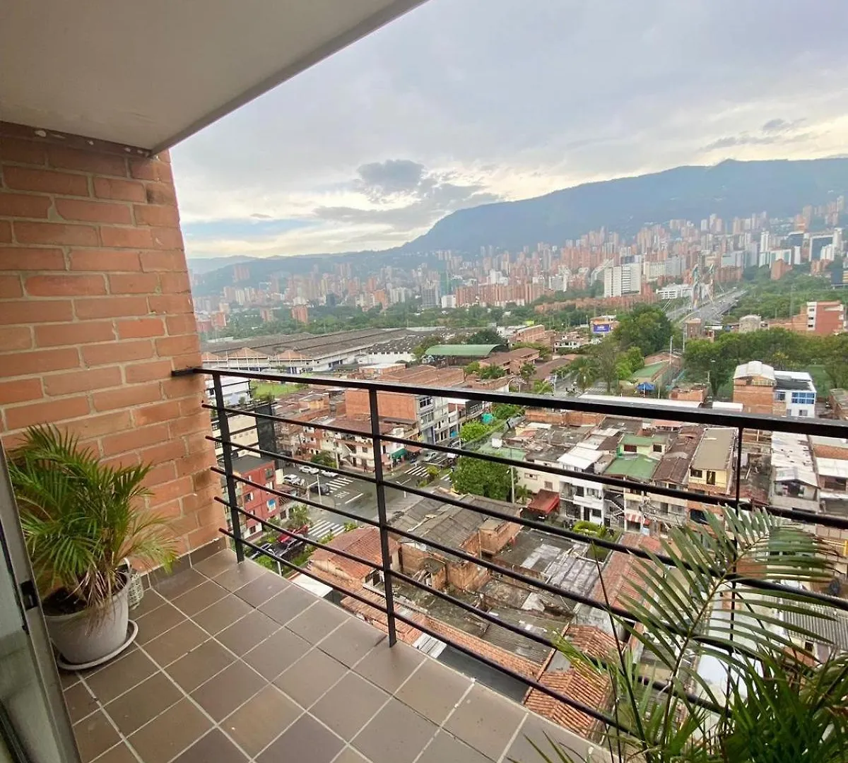 Apartamento 3 Habitaciones, Vista Al Poblado Medellin Apartment